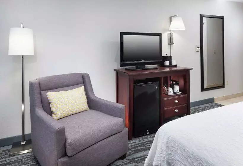 هتل Hampton Inn Kansas Cityliberty