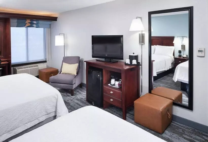 هتل Hampton Inn Kansas Cityliberty