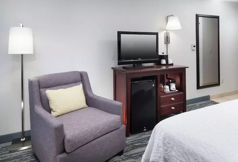 هتل Hampton Inn Kansas Cityliberty