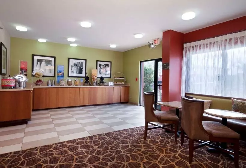 ホテル Hampton Inn Laredo