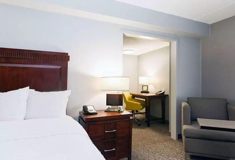 Отель Hampton Inn By Hilton Lexington Park