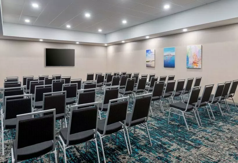 هتل Hampton Inn Salisbury