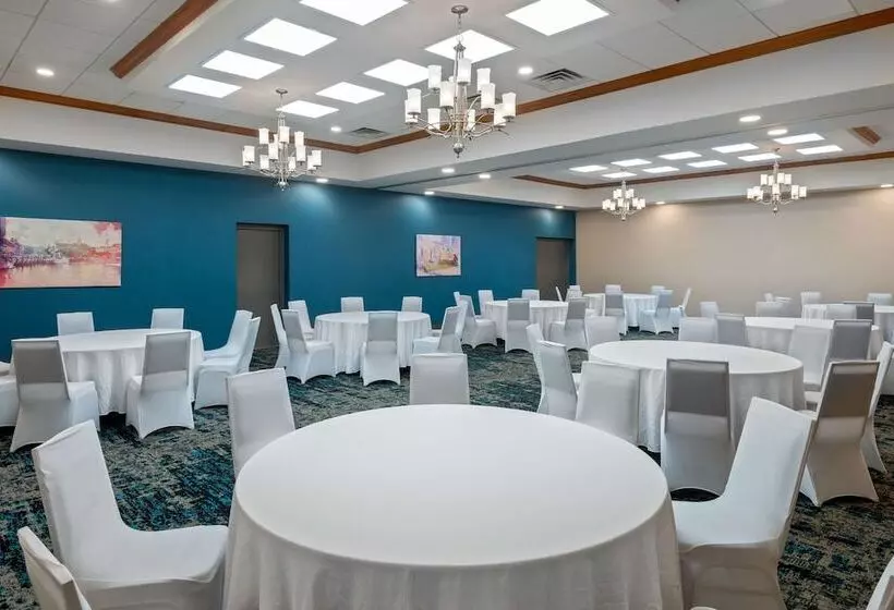 هتل Hampton Inn Salisbury