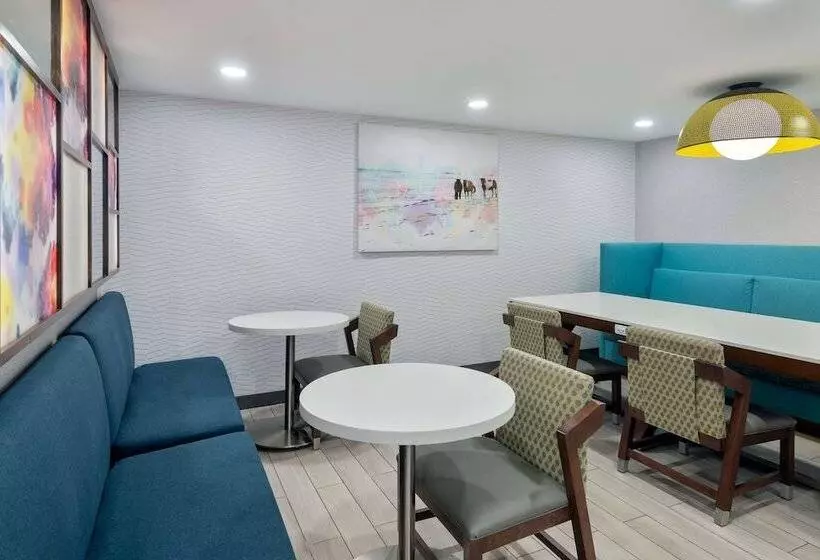 هتل Hampton Inn Salisbury