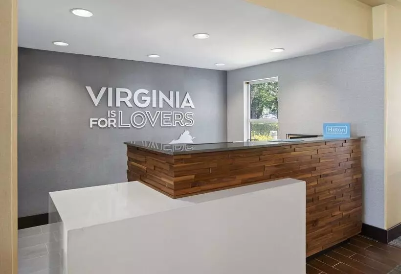 هتل Hampton Inn & Suites Newport News