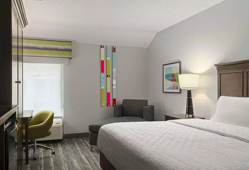 هتل Hampton Inn & Suites Newport News