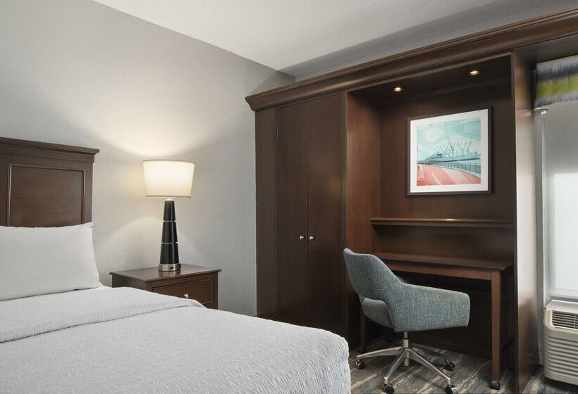 Hotel Hampton Inn & Suites Newport News