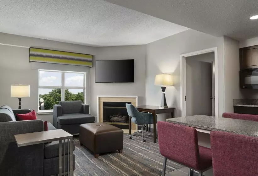 هتل Hampton Inn & Suites Newport News