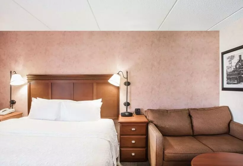 בית מלון כפרי Hampton Inn West Springfield