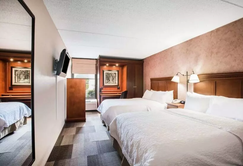 בית מלון כפרי Hampton Inn West Springfield