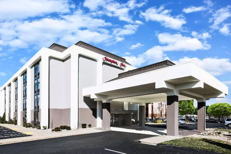 בית מלון כפרי Hampton Inn West Springfield