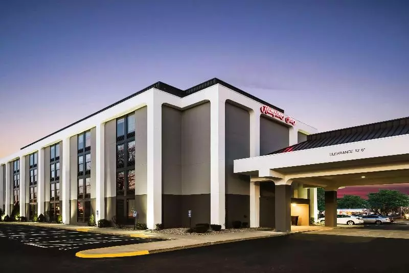 בית מלון כפרי Hampton Inn West Springfield