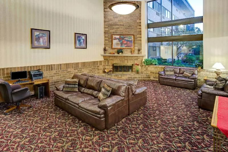 هتل Holiday Inn Indianapolis Airport Area N By Ihg