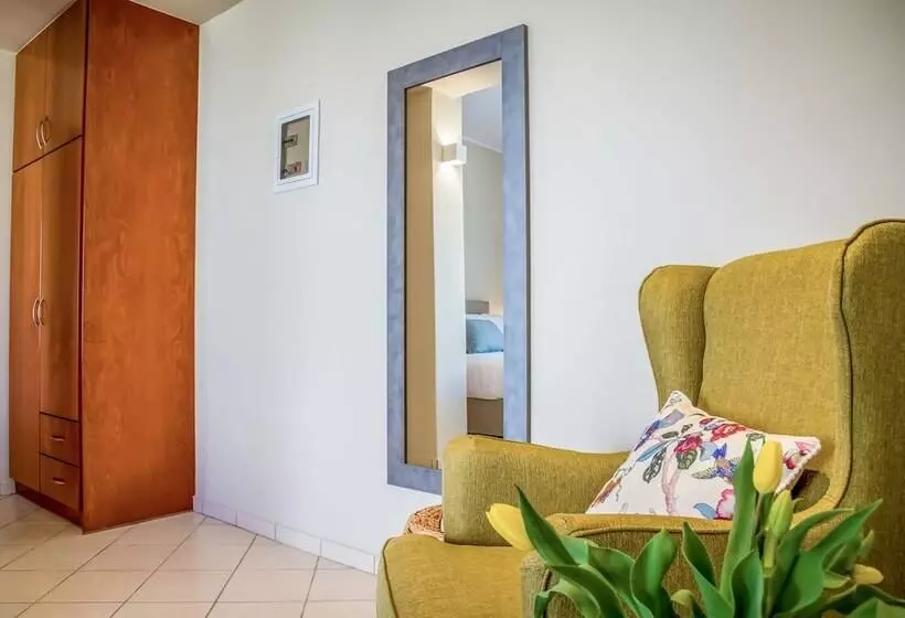 Hôtel Gianthea Studios And Apt