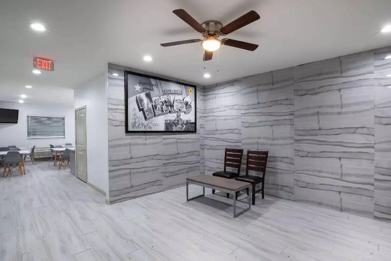 هتل Super 8 By Wyndham Humble Houston Fallcreek