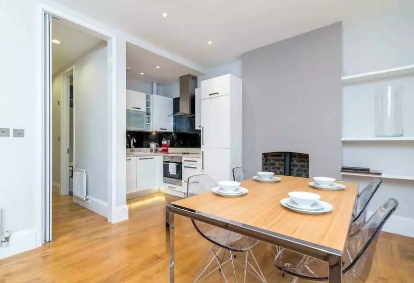 Modern 2br Home In Dalston W/balcony, Fits 4