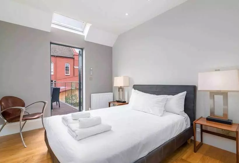 Modern 2br Home In Dalston W/balcony, Fits 4