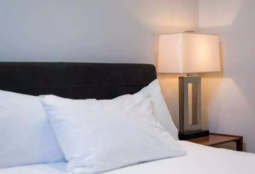 Modern 2br Home In Dalston W/balcony, Fits 4