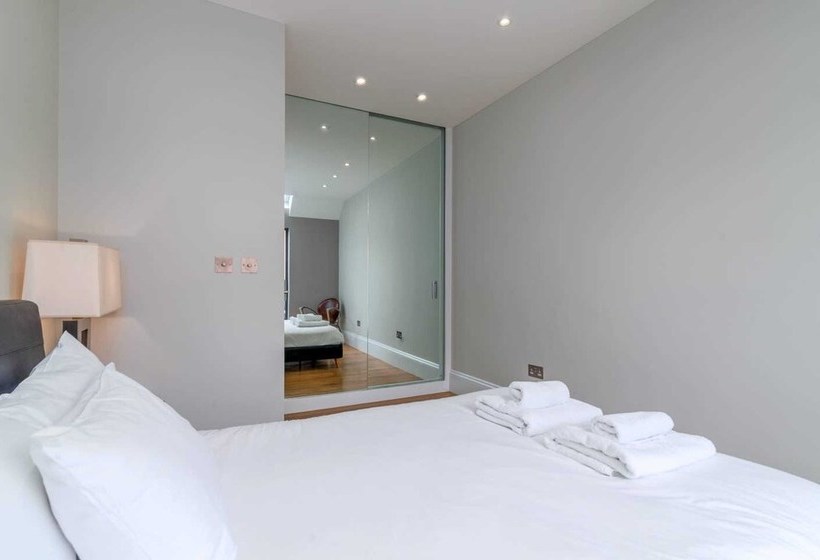 Modern 2br Home In Dalston W/balcony, Fits 4