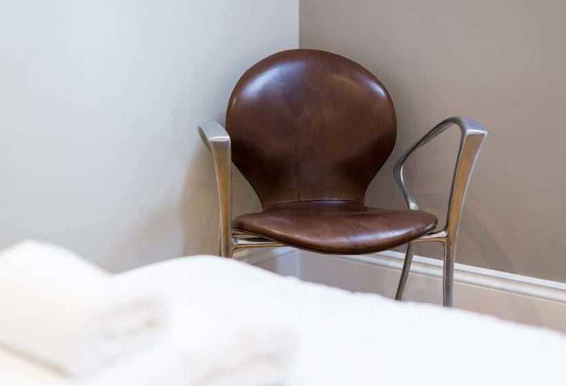 Modern 2br Home In Dalston W/balcony, Fits 4