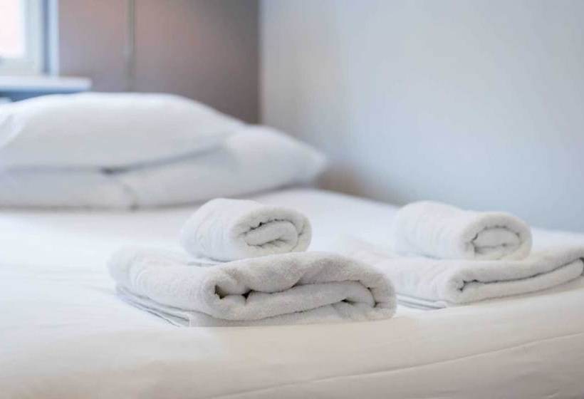 Modern 2br Home In Dalston W/balcony, Fits 4