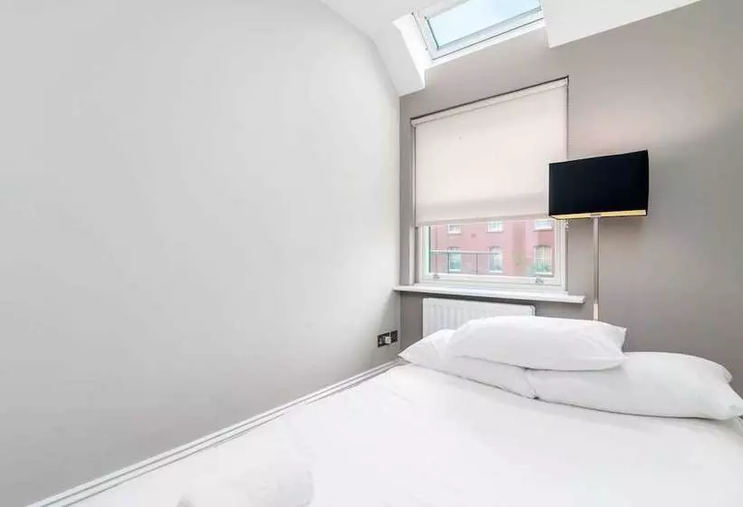 Modern 2br Home In Dalston W/balcony, Fits 4