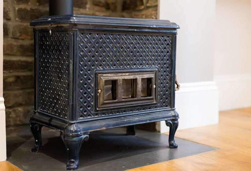 Modern 2br Home In Dalston W/balcony, Fits 4