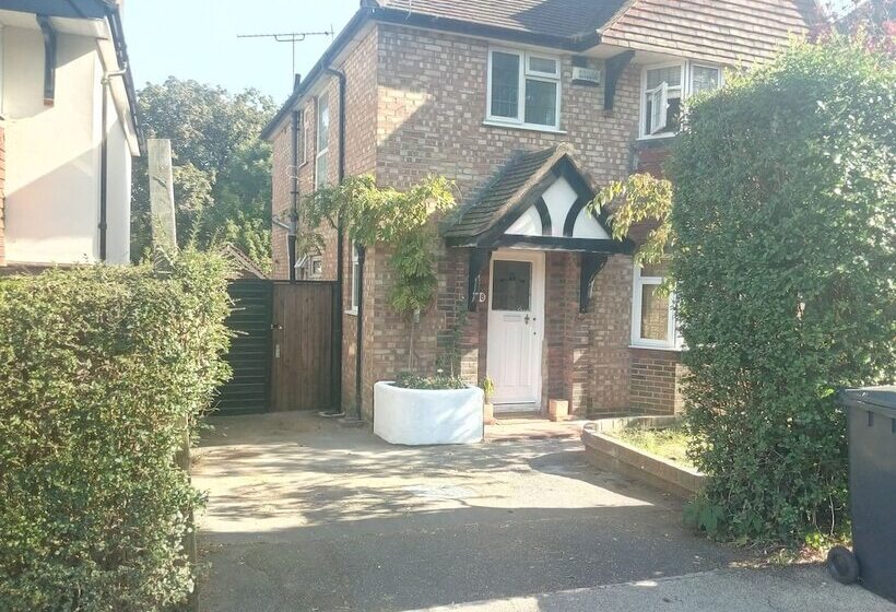 פנסיון Rooms In Guildford Surrey