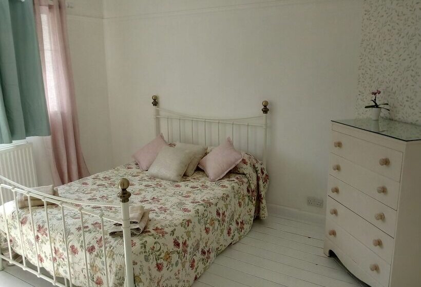 פנסיון Rooms In Guildford Surrey