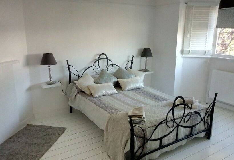 פנסיון Rooms In Guildford Surrey