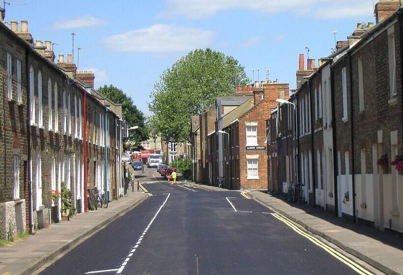 The Walton House Near City Center