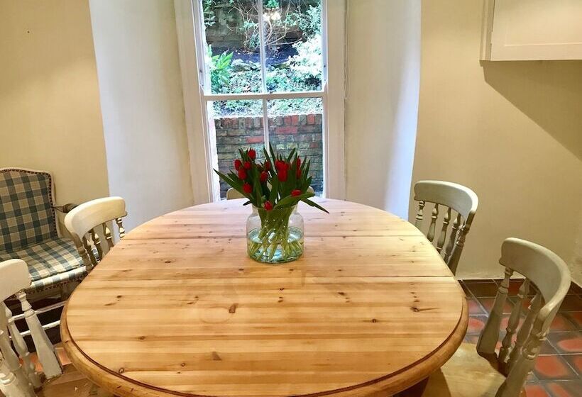 The Walton House Near City Center