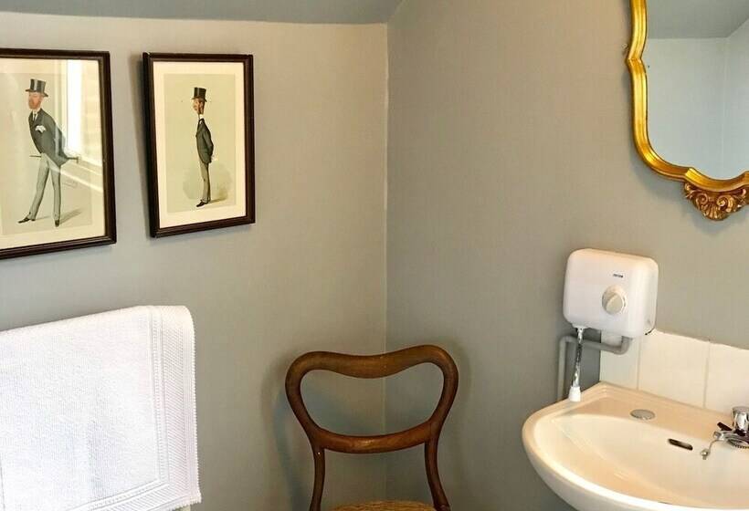 The Walton House Near City Center