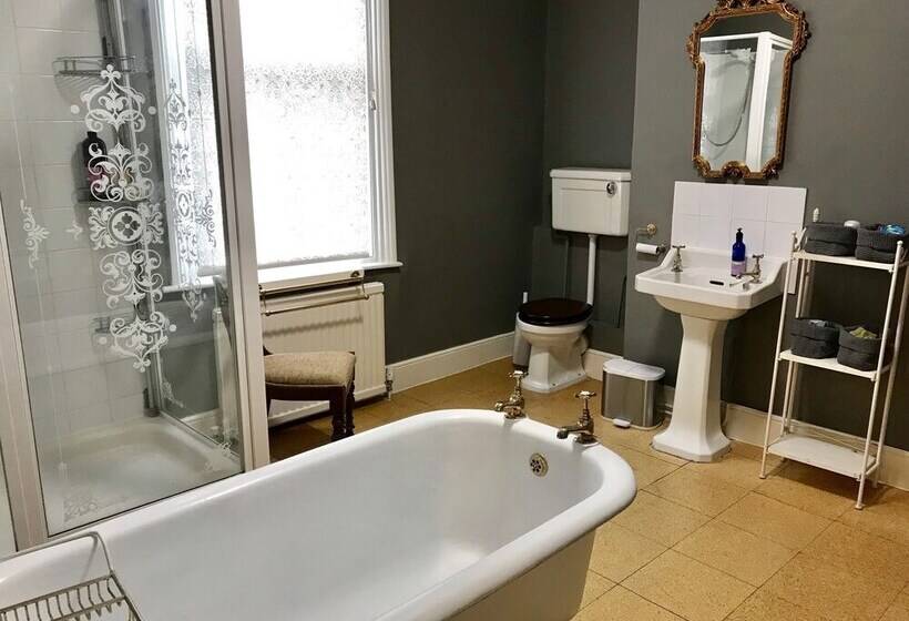 The Walton House Near City Center