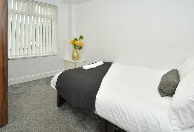 Spacious Double Rooms In City Centre, Great For Contractors!