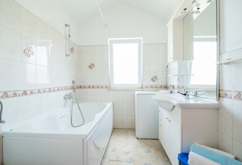 Apartments Ana & Bogdan