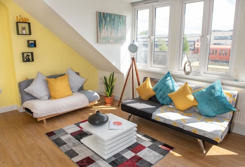 Luxurious Penthouse Heart Of Cambridge