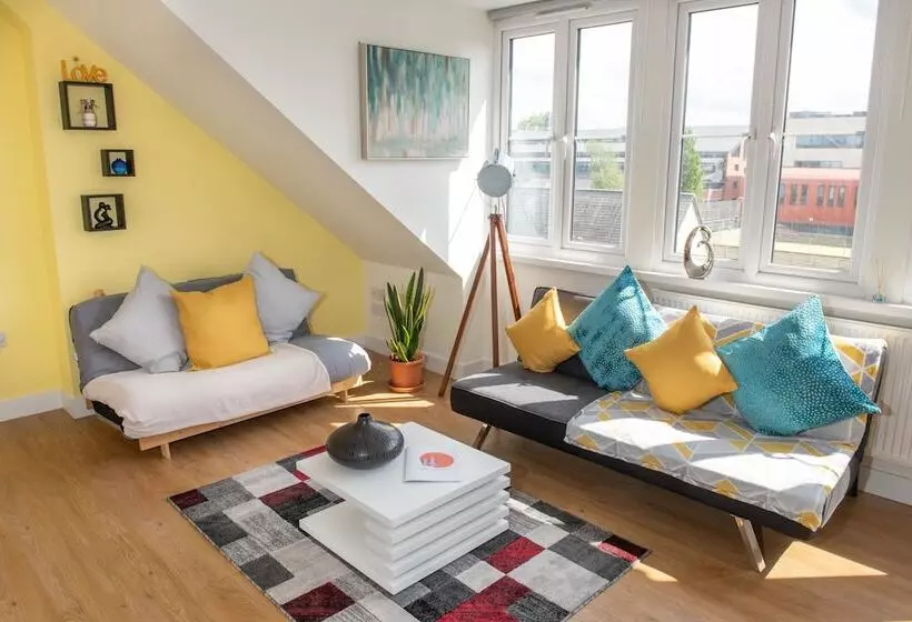 Luxurious Penthouse Heart Of Cambridge