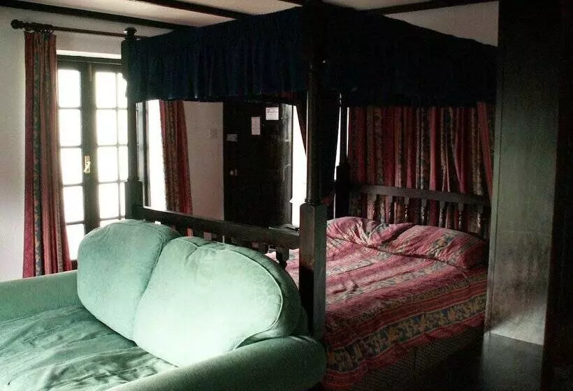 The Sloop Inn