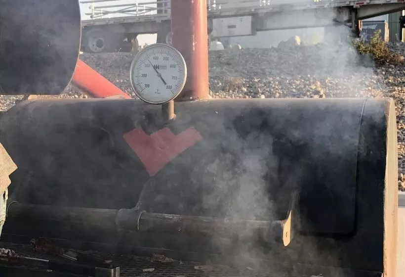 簡易ホテル The Grand Majestic Lodge