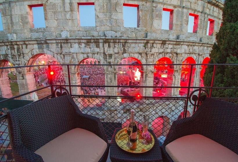 Arena & Sea View Luxurious Residence