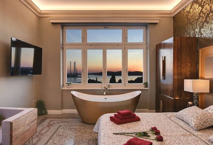 Arena & Sea View Luxurious Residence