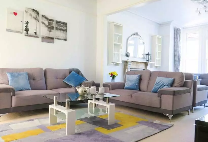 Broad Park Villa   4 Bed Sleeps 8 Tjs4bpv