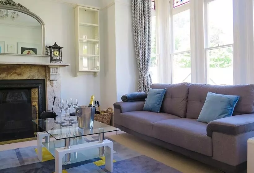 Broad Park Villa   4 Bed Sleeps 8 Tjs4bpv