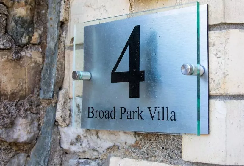 Broad Park Villa   4 Bed Sleeps 8 Tjs4bpv