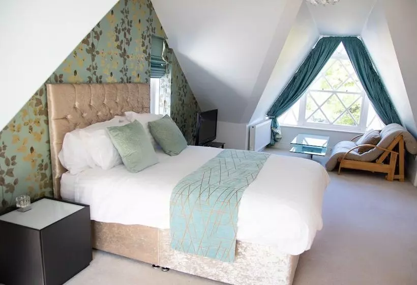 Broad Park Villa   4 Bed Sleeps 8 Tjs4bpv
