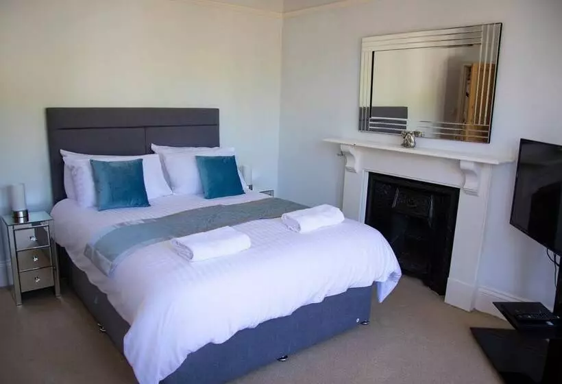 Broad Park Villa   4 Bed Sleeps 8 Tjs4bpv