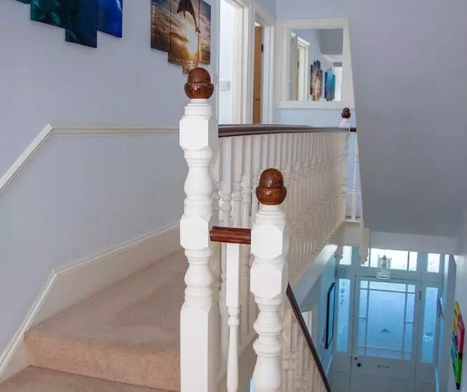 Broad Park Villa   4 Bed Sleeps 8 Tjs4bpv