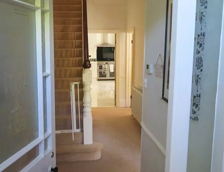 Broad Park Villa   4 Bed Sleeps 8 Tjs4bpv