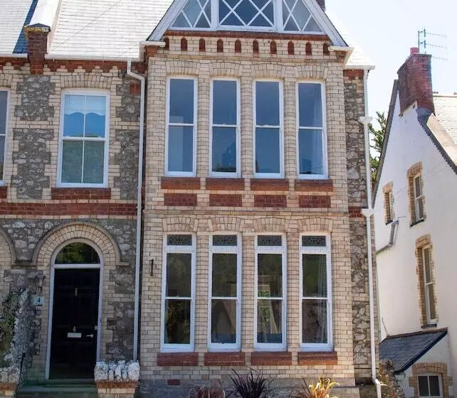 Broad Park Villa   4 Bed Sleeps 8 Tjs4bpv